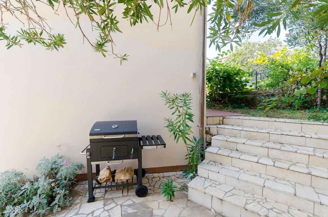Apartments Sime Lopar